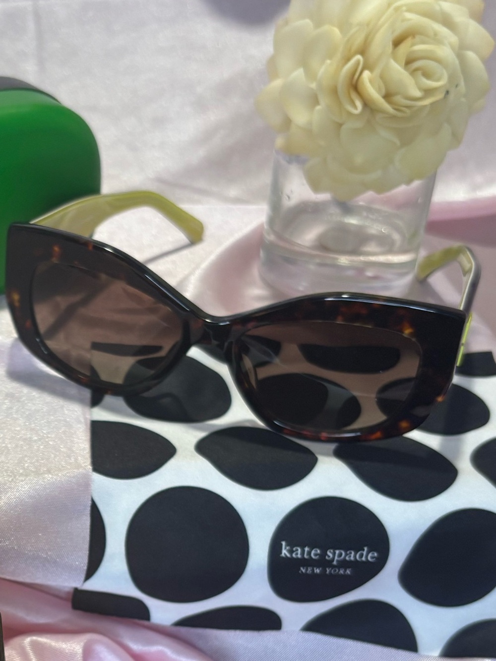 kate spade Green Eyeglass Case with Black Polka Dot Cleaning Cloth